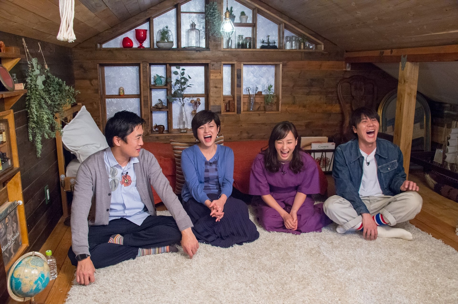 （左から）劇団ひとり、三田寛子、藤本美貴、ロッチ・コカド。(c)関西テレビ