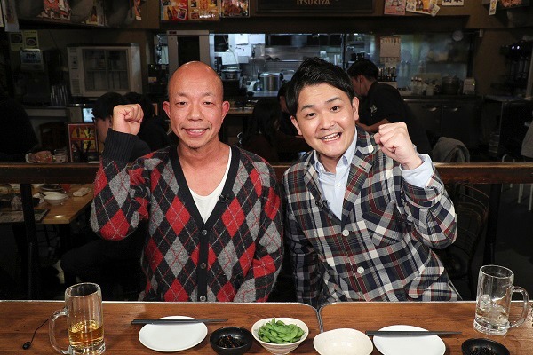 「ヨルスパ！実は○○で食べてます」MCの（左から）バイきんぐ小峠、千鳥ノブ。(c)関西テレビ