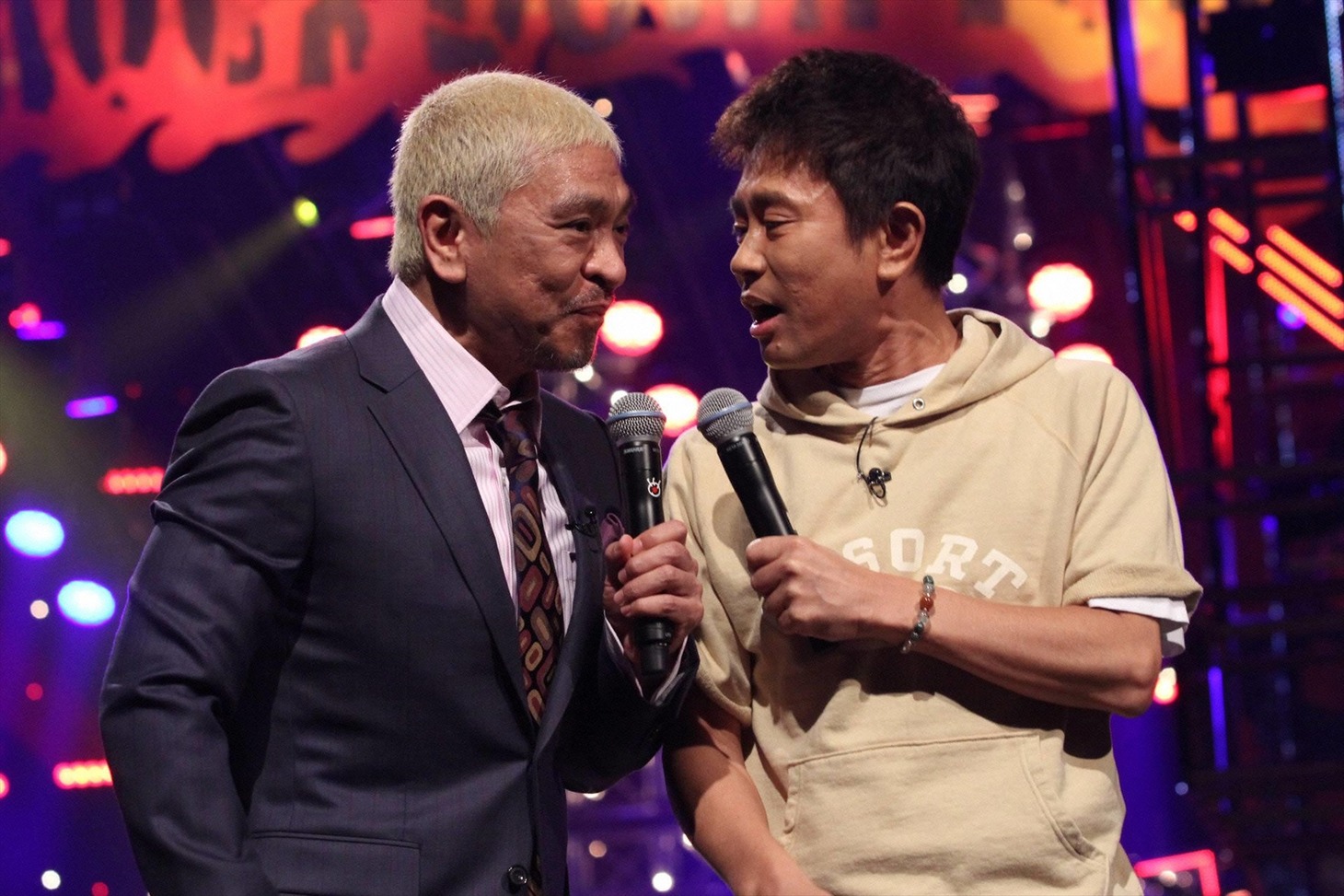 「HEY!HEY!NEO!」MCのダウンタウン。(c)フジテレビ