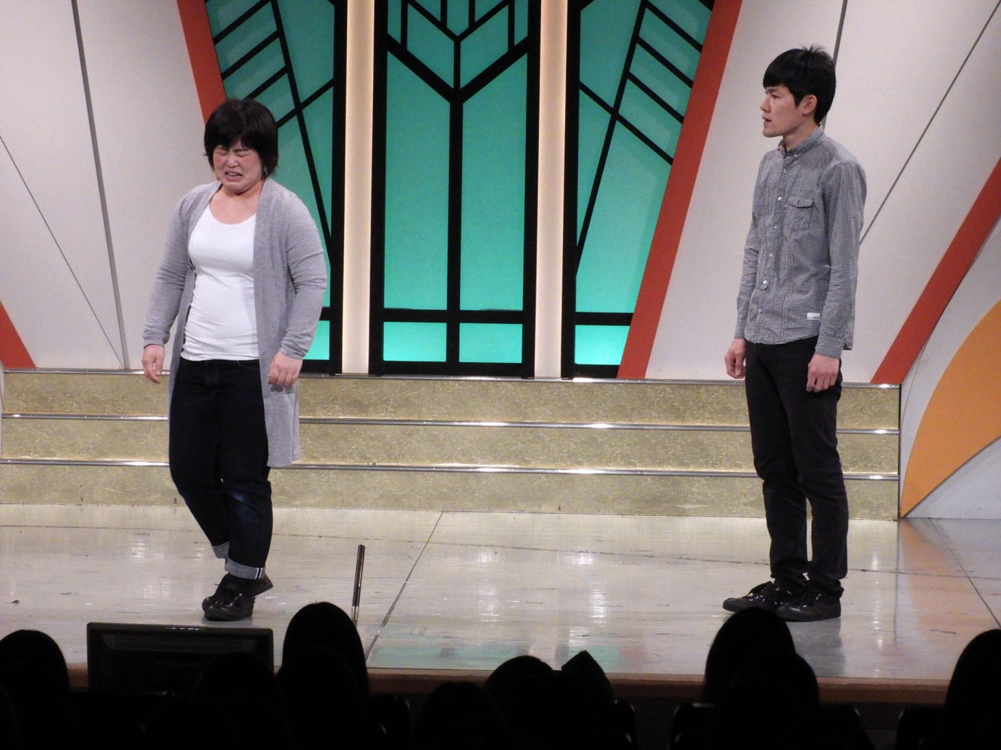 「Kakeru翔チャレンジバトル」でネタを披露するみーとバイバイ。