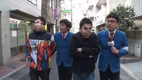 銀シャリと、目隠しされるダイアン。(c)関西テレビ