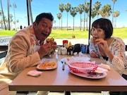 (左から)山口智充、桃井かおり。(c)関西テレビ