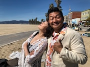 「にじいろジーン」SPに出演する山口智充と桃井かおり(左)。(c)関西テレビ