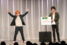 ショートネタ「アソパソマソ」（2004年作）を披露するカナリア。