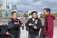 ロンドンを旅するサンドウィッチマン。(c)BSフジ