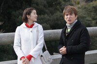 左から鈴木ちなみ、よゐこ濱口。(c)メ～テレ