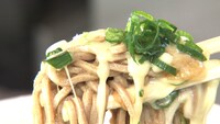 番組に登場する「チーズそば」。(c)静岡朝日テレビ