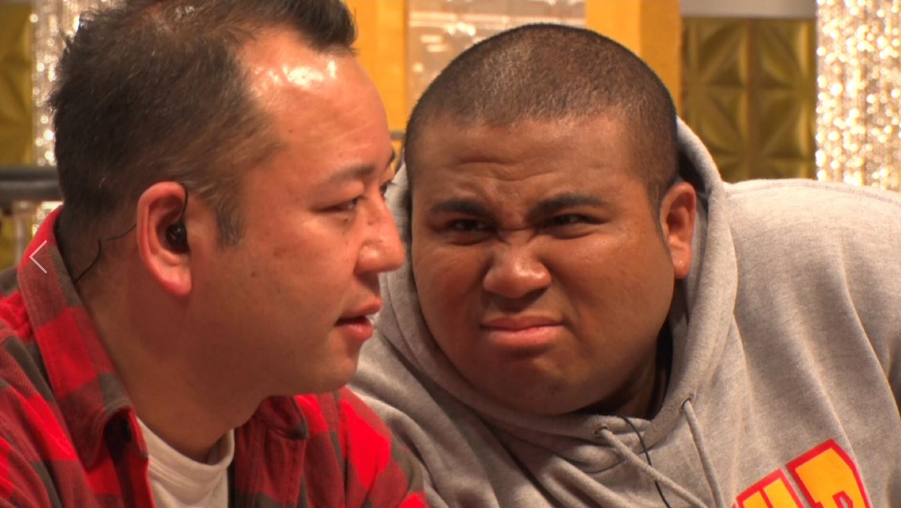 エキストラ役のバイきんぐ西村、マテンロウ・アントニー（左から）。(c)テレビ東京