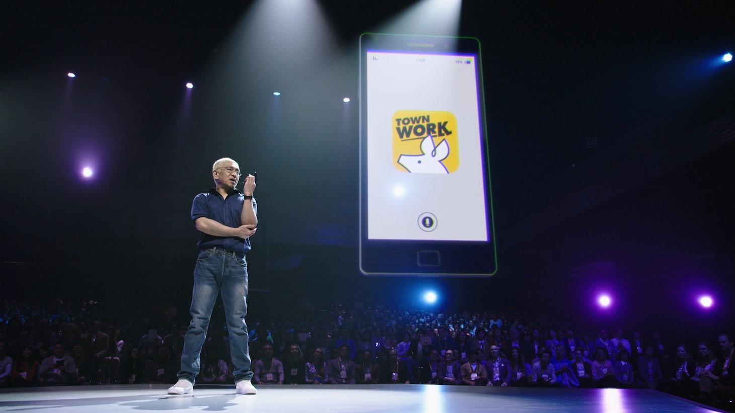 新CM「アプリ開発者」篇のワンシーン。