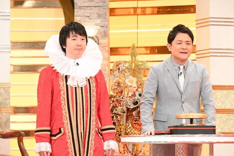 (左から)“オーガーナイザー相田”に扮する三四郎・相田、千鳥ノブ。(c)テレビ朝日