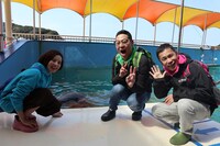 左からベッキー、東野幸治、ナインティナイン岡村。