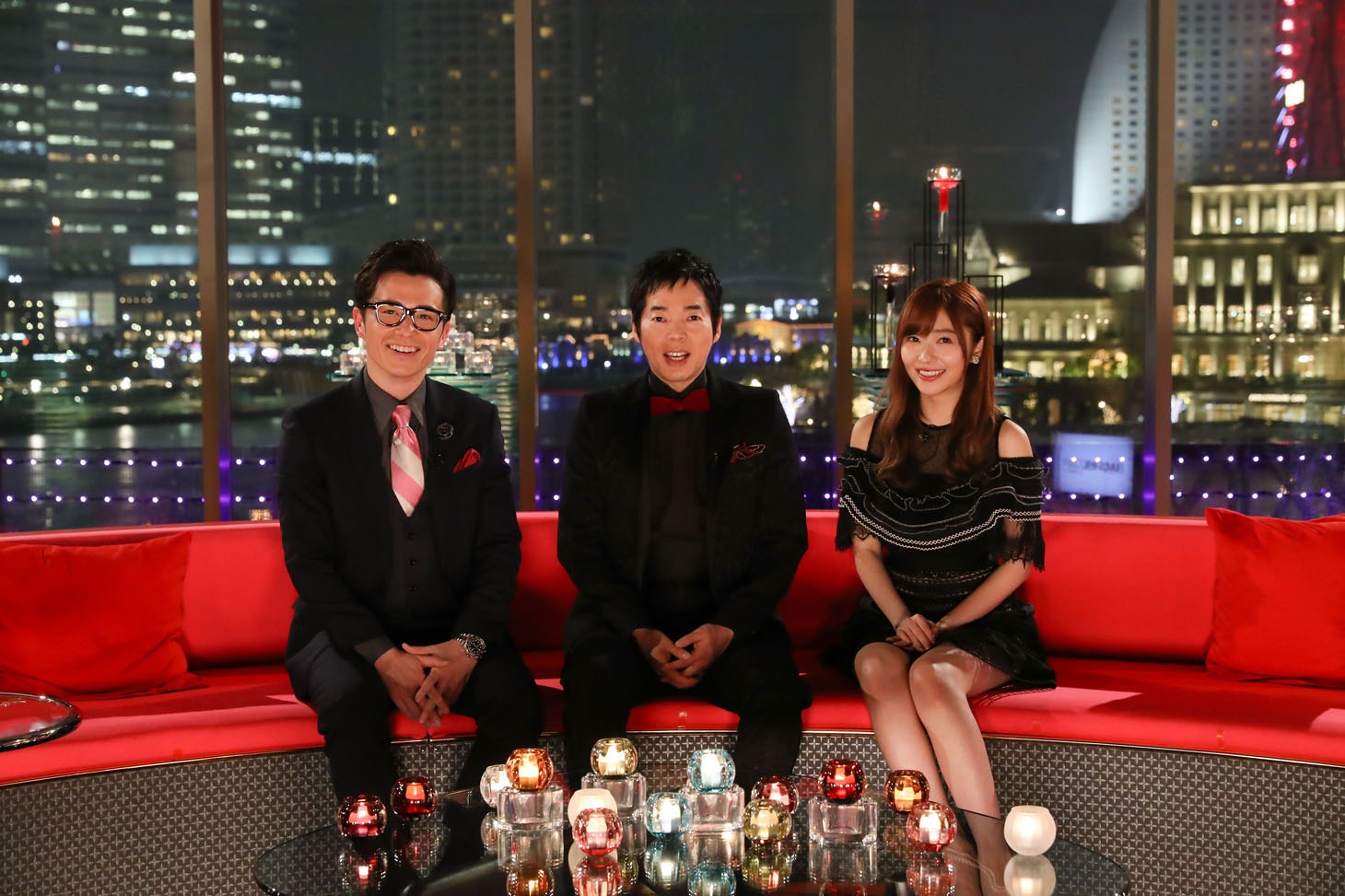 「バチェラー・ジャパン」シーズン2スタジオトークパートに出演する（左から）オリエンタルラジオ藤森、今田耕司、指原莉乃。