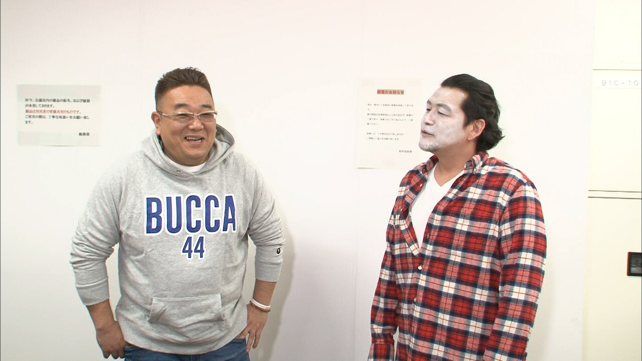 「金曜★ロンドンハーツ3時間スペシャル」で相方・伊達（左）にコンビ間ドッキリを仕掛けるサンドウィッチマン富澤（右）。(c)テレビ朝日