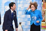 左から有吉弘行、デヴィ夫人。(c)日本テレビ