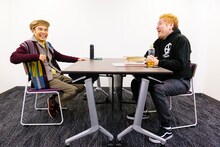 左から片岡鶴太郎、吉田豪。