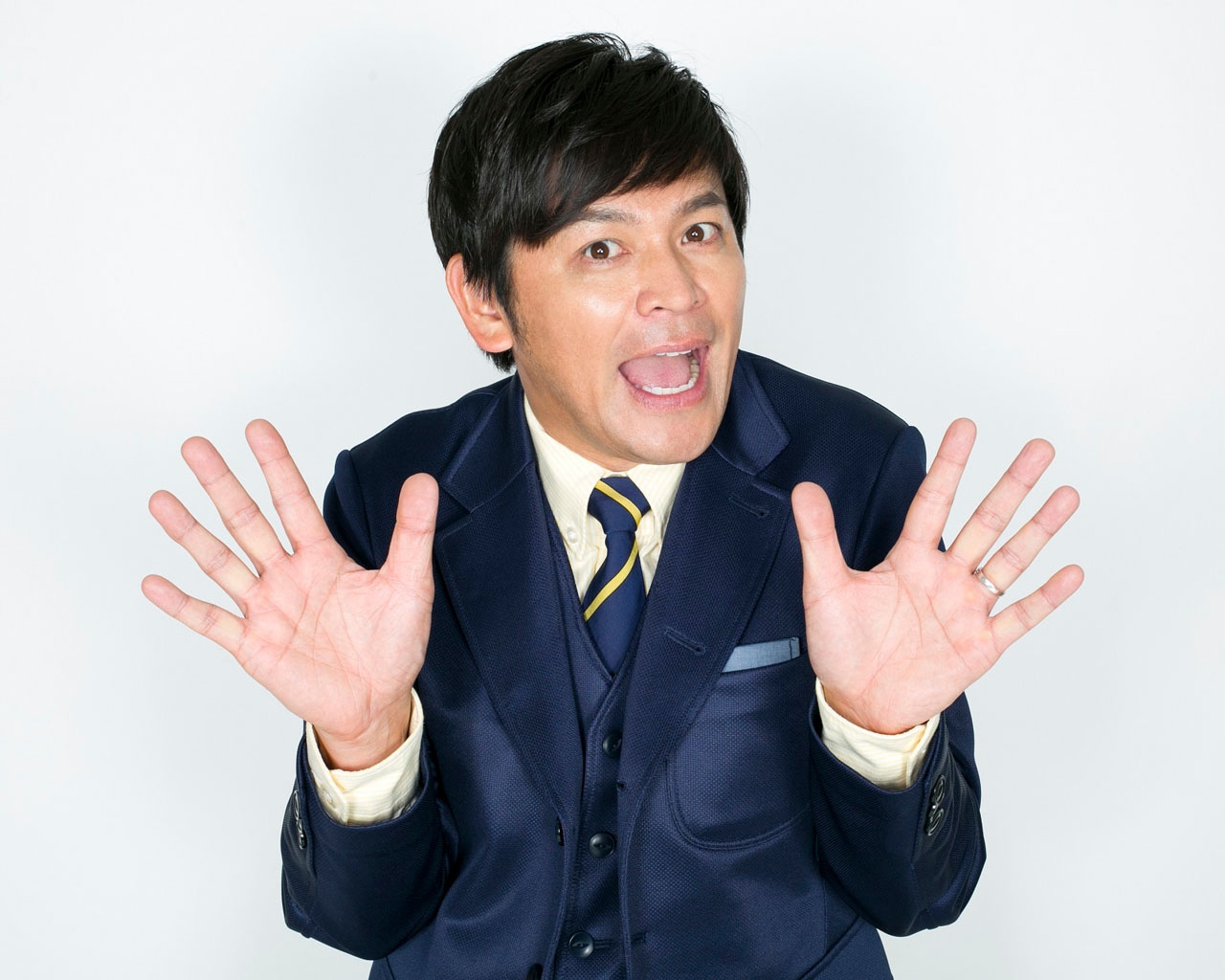 MCのますだおかだ岡田。