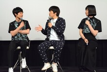 左から小出祐介、バカリズム、夢眠ねむ。