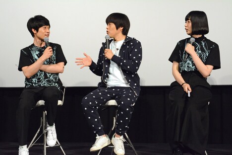 左から小出祐介、バカリズム、夢眠ねむ。