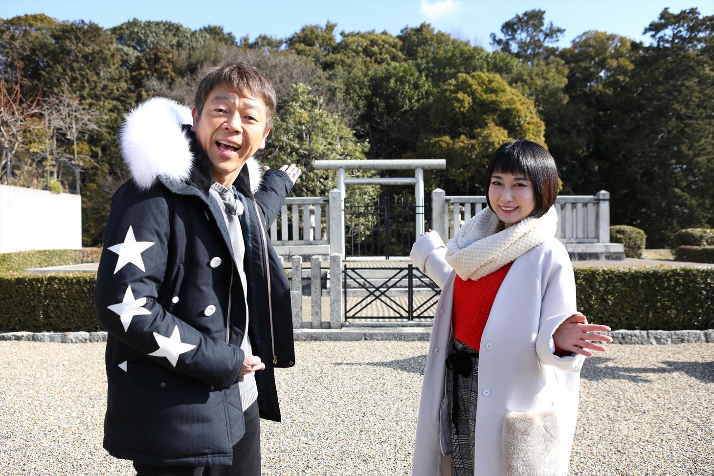 「テレビ見墳記～ご近所古墳を味わうひととき～」に出演する（左から）玉袋筋太郎、藤嵜亜莉沙。(c)関西テレビ