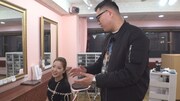 シソンヌ長谷川が出演する「本能ザLIVE」のワンシーン。(c)CBC