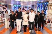 「とんねるずのみなさんのおかげでした」の最終回「さいごのうたばん」の出演者たち。(c)フジテレビ