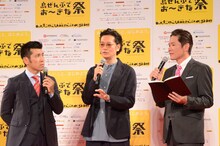 ガレッジセールと井浦新（中央）。