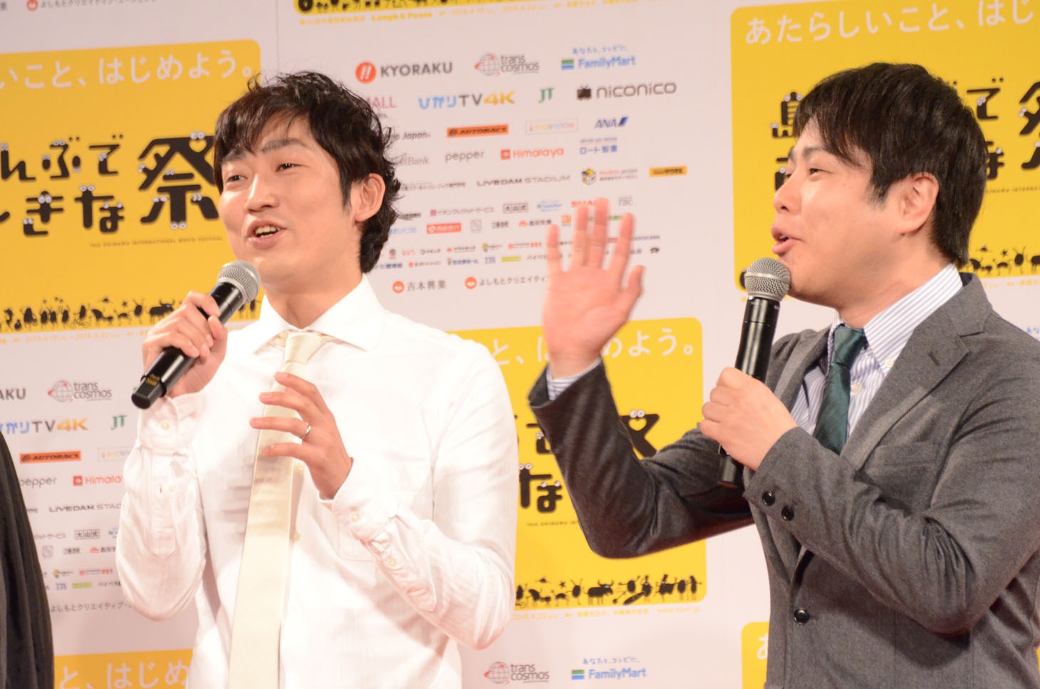 会見に登壇したNON STYLE。