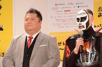 ブラックマヨネーズ小杉と（左）と鉄拳（右）。