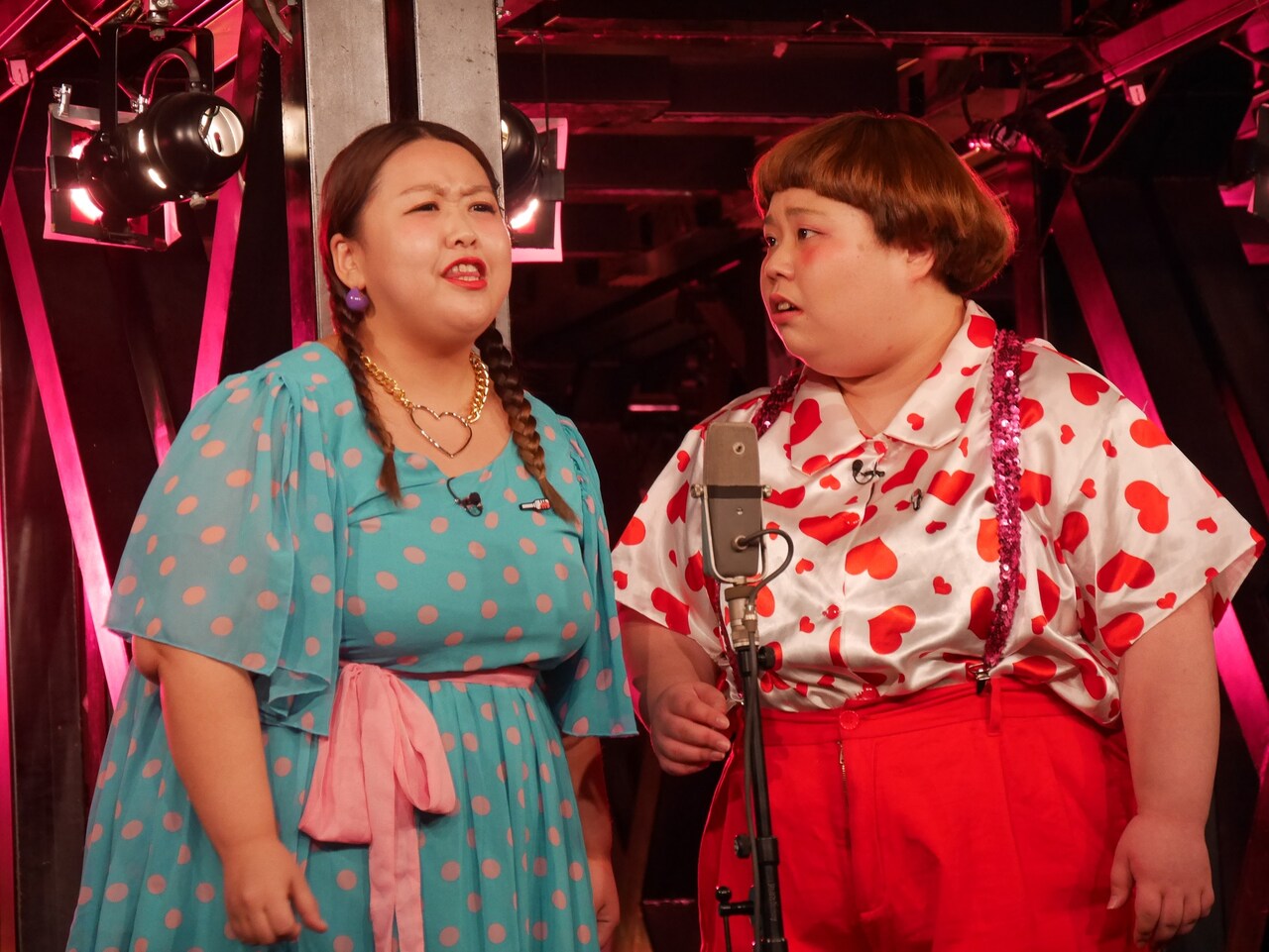 どんぐりパワーズ「冗談手帖」で体を動かすリズムネタに挑戦