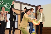 2次審査で特技の備中神楽クイズを披露する東京ホテイソンたける。