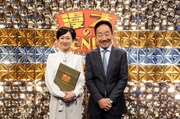 「漫才のDENDO」に出演する、中田カウスと加藤明子アナ（左）。(c)ABC