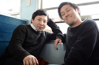 同行芸人のインディアンス田渕（左）とアッパレード吉田（右）。