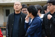 「吉本坂46」メンバーオーディションの1次書類審査発表の様子。