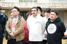 「吉本坂46」メンバーオーディションの1次書類審査発表の様子。