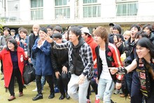 「吉本坂46」メンバーオーディションの1次書類審査発表の様子。