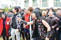 「吉本坂46」メンバーオーディションの1次書類審査発表の様子。