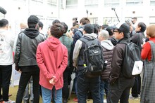 「吉本坂46」メンバーオーディションの1次書類審査発表の様子。