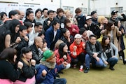 「吉本坂46」メンバーオーディションの1次書類審査発表の様子。