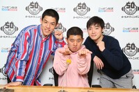 四千頭身。左から都築、後藤、石橋。