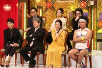 ゲストのおぎやはぎ矢作（後列左端）、サンシャイン池崎（前列右端）ら。(c)フジテレビ
