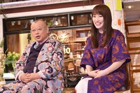 （左から）笑福亭鶴瓶、川栄李奈。