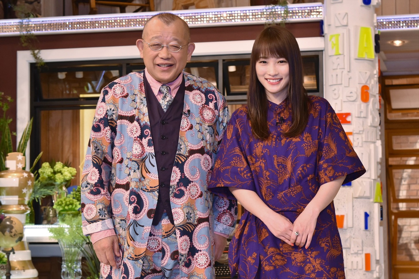 「A-Studio」に出演する（左から）MCの笑福亭鶴瓶、新サブMCの川栄李奈。