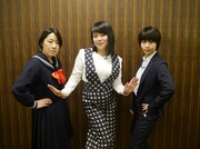 「ブルゾン学院-大阪校-」に出演する、ブルゾンちえみ（中央）とAマッソ。(c)ABC