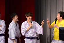 知らない曲を歌いきったアキナ秋山（中央）。