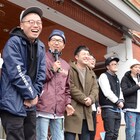 アキナ牛シュタインがファンをお見送り、山名「家に帰るまでが南無阿弥」