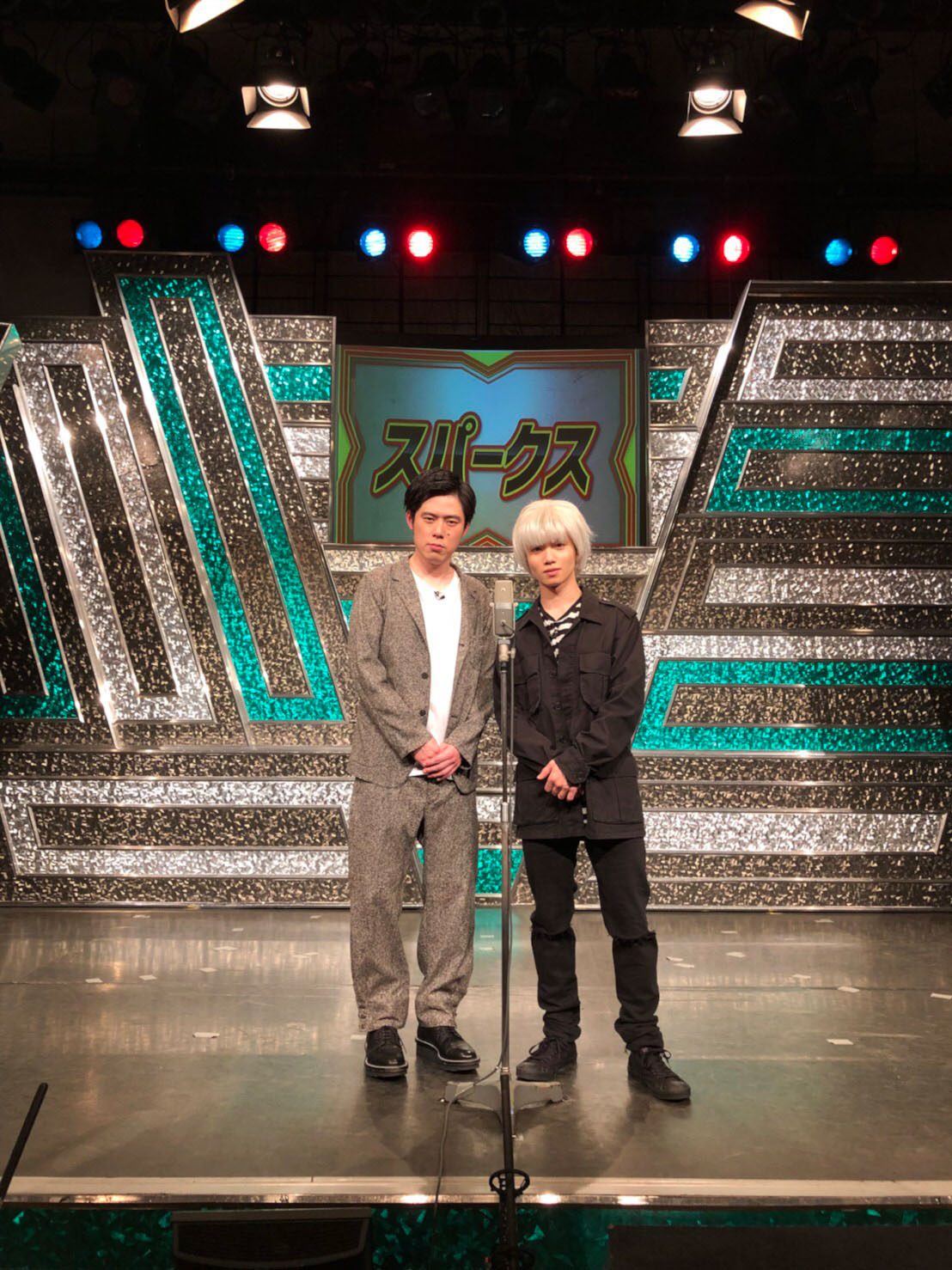 舞台「『火花』～Ghost of the Novelist～」でお笑いコンビ・スパークスを演じる井下好井・好井（左）と植田圭輔（右）。