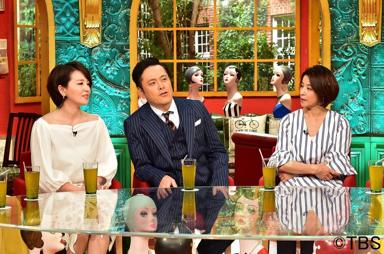 「明日は我がミーティング」に出演する（左から）大橋未歩、くりぃむしちゅー有田、高嶋ちさ子。
