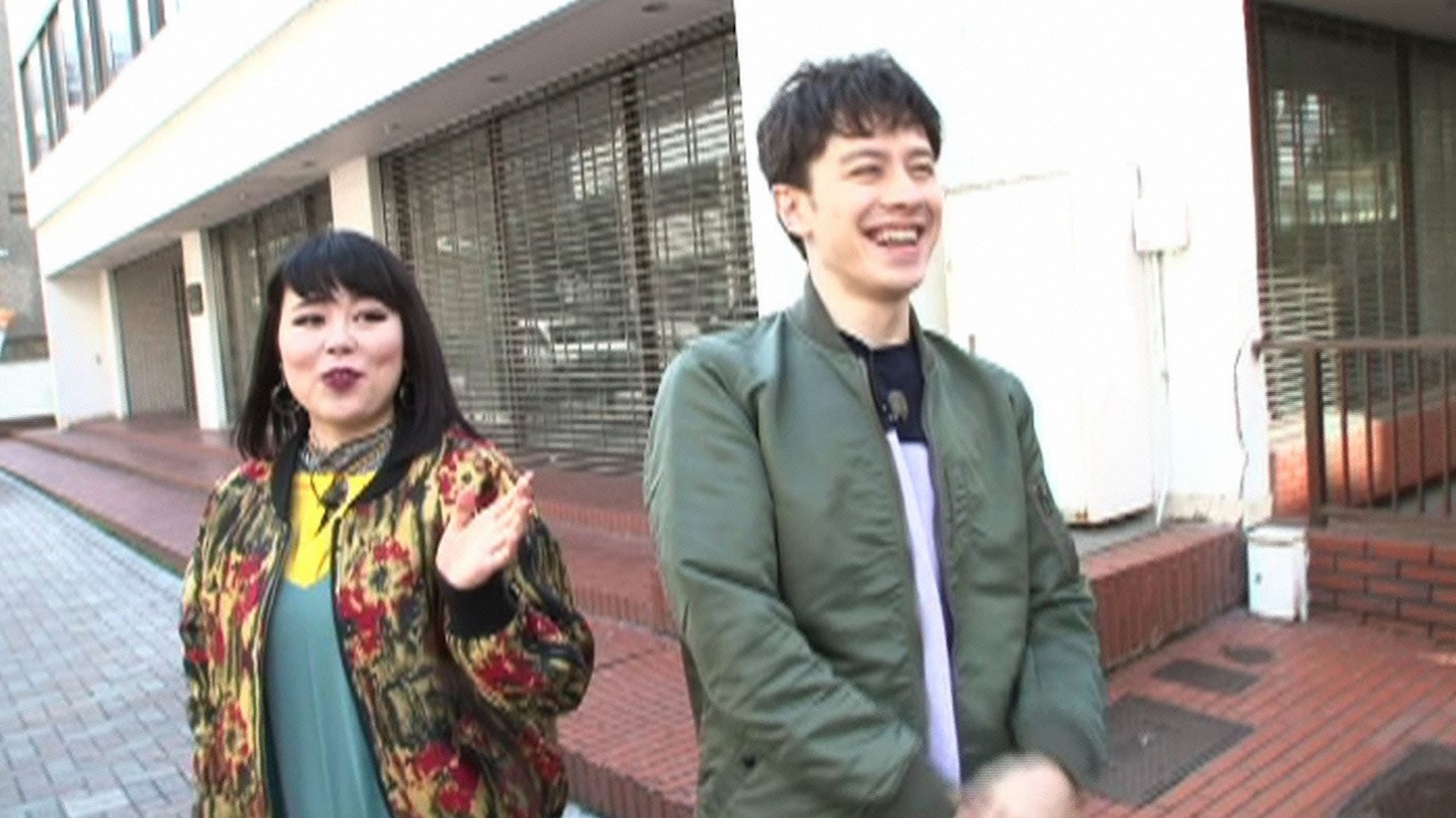左からブルゾンちえみ、ウエンツ瑛士。(c)日本テレビ
