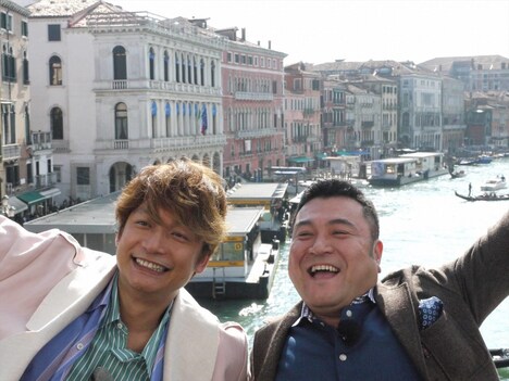 (左から)香取慎吾、アンタッチャブル山崎。(c)フジテレビ