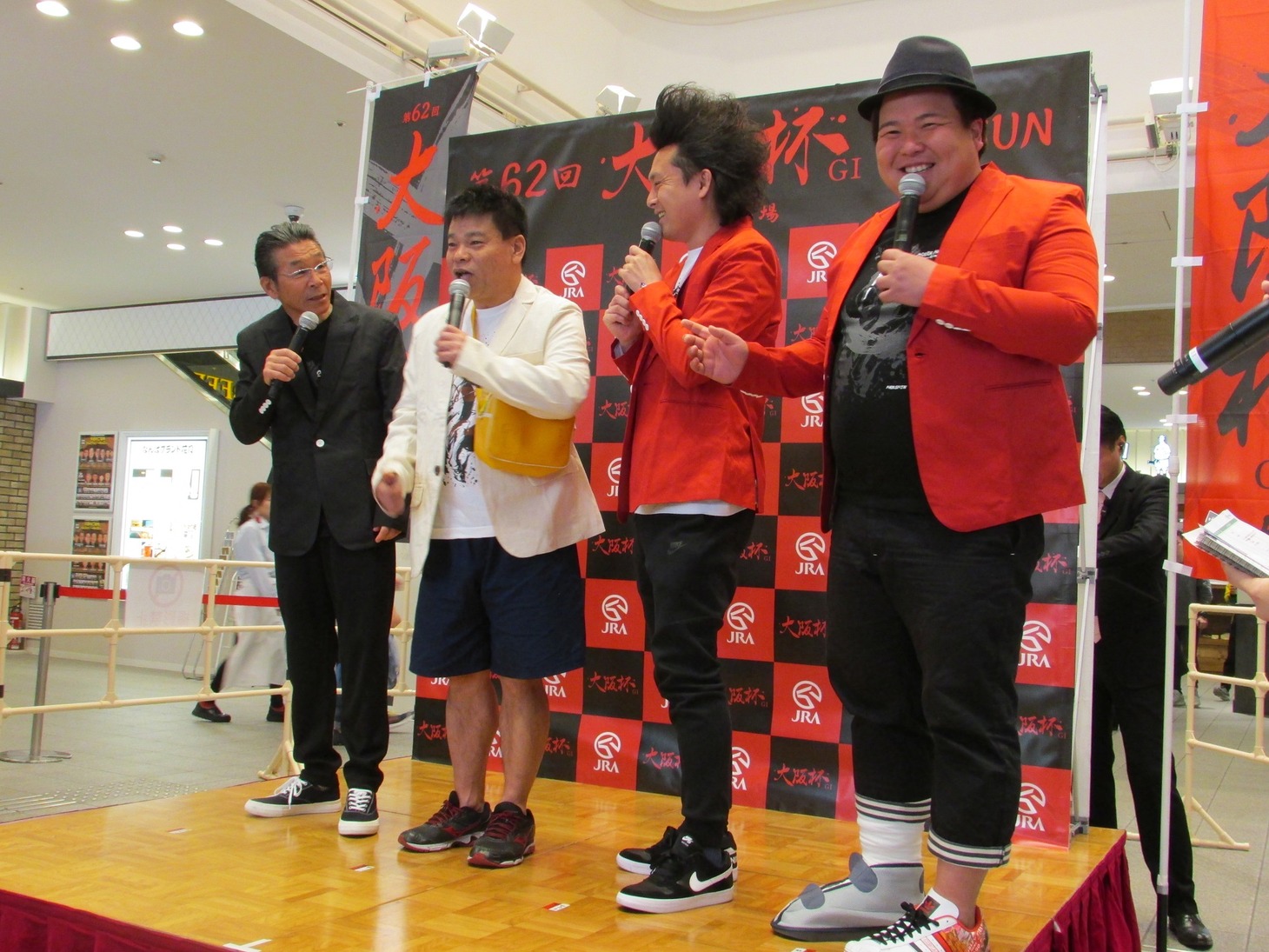 左から間寛平、ジミー大西、ミサイルマン。